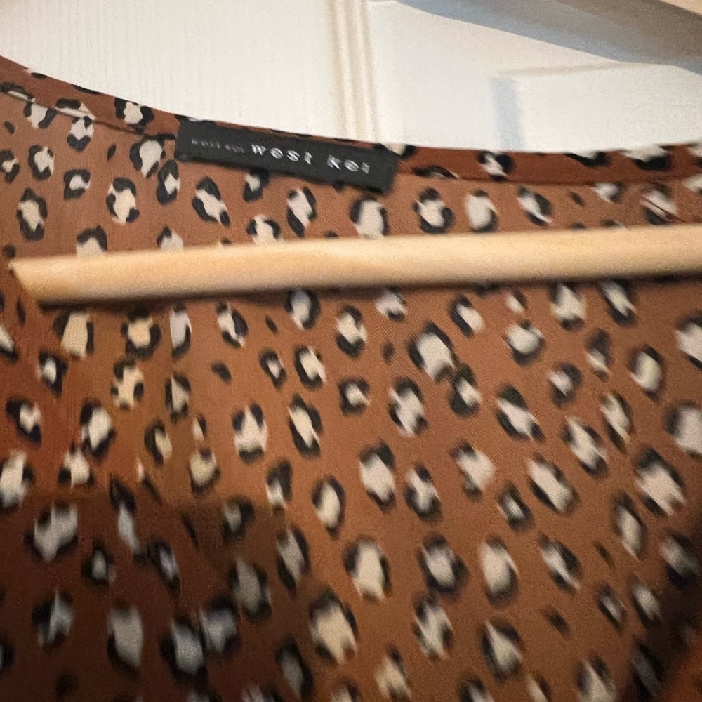 Size medium West Kei animal print top-excellent condition